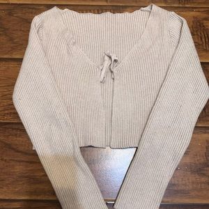 Ribbed khaki cardigan tie in front